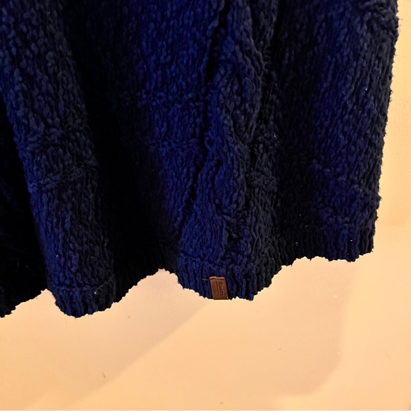 Cape Style Knit - Picture 5 of 5